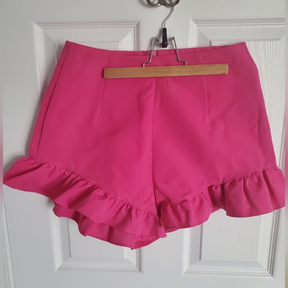 SHEIN Pants - NWOT SHEIN Ruffle hem shorts